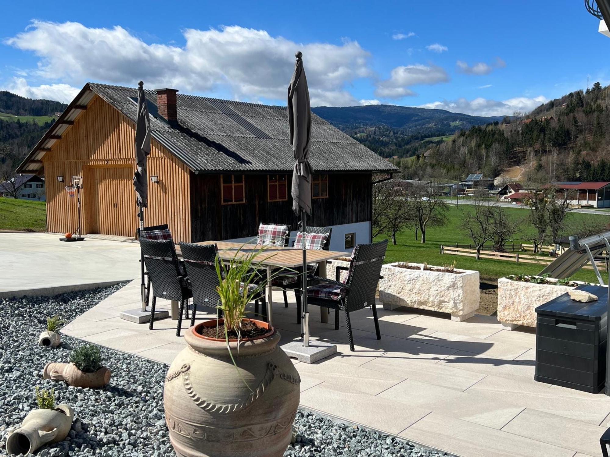 Sonnenschein Appartement- Und Ferienhaus Mit Terrasse Und Garten Eibiswald Bagian luar foto